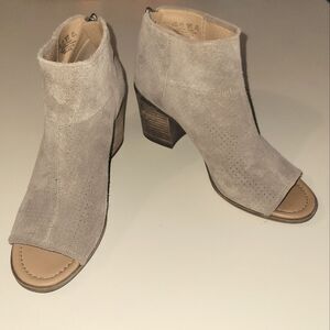 Franco Sarto Tan Perforated Suede Leather Goldie Booties 9.5